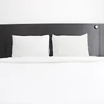 Stylish Studio Room Grand Asia Afrika Apartment By Travelio